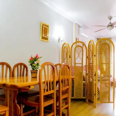 Dawids Apartmt Near The * Торрев'єха